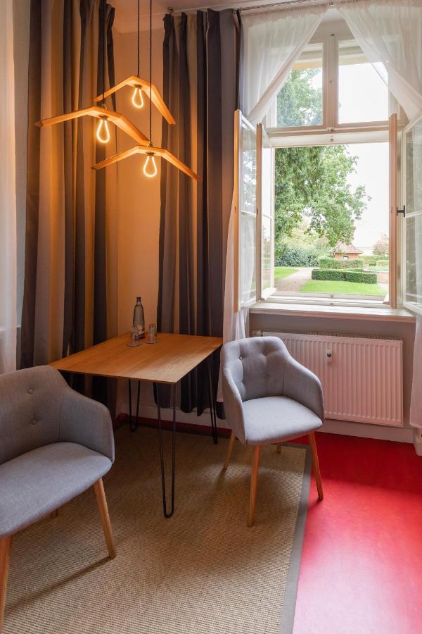 Kavaliershaus Krumke - Gaestehaus Im Schlosspark - Schluesselbox - Kein Tv 호텔 외부 사진